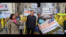Dissident Chinese artist Ai Wei Wei joins supporters of Julian Assange outside extradition hearing in London