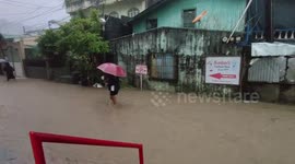Roads swamped as monsoon rains batter the Philippines