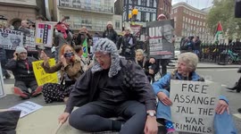 Julian Assange supporters block traffic outside the Royal Courts of Justice