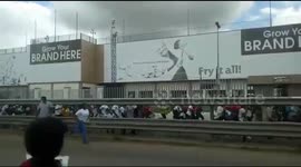 Ghana: dozens of unemployed young people run and queue hoping to secure a job