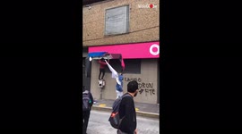 'Paro Nacional Protests (Ecuador) – Protesters take their anger out on a Bank

'