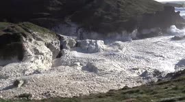 Video shows a bubbly seascape at a picturesque cove on The Lizard peninsula in Cornwall