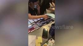 Woman operates 20 phones to promote restaurant in China