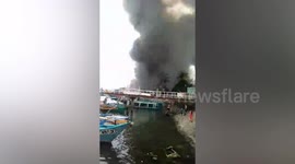 Fire destroys hundreds of houses in Philippine coastal community