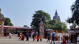 A small Buddhist monk tryed to distribution in Buddhist sandale asteak in Bodhgaya street for clean the environment
