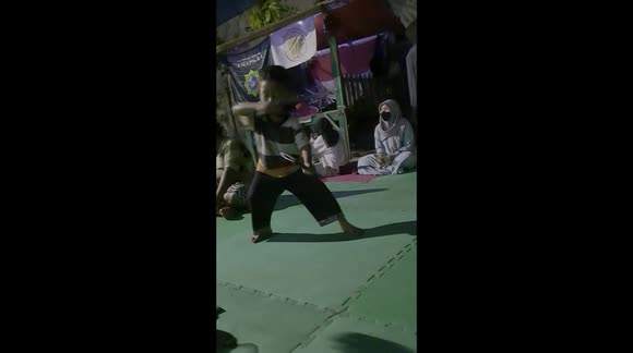 Four-year-old Indonesian boy shows off cute martial arts skills