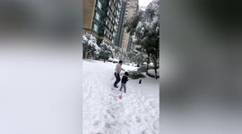 Quick-thinking father carries son away as tree branches snap under weight of snow in China