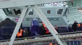 More than 1,000 migrants cross the English Channel to the UK in one day, breaking daily record