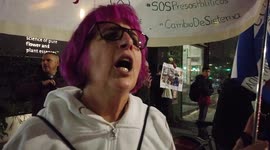 Little American face Caban resistant on the opposite on the road