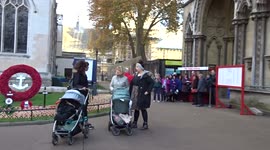 Londoners pay tribute to loved ones at Westminster Abbey Field of Remembrance 2021