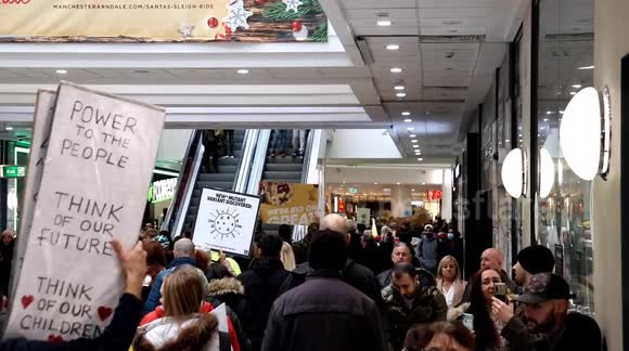 Chaotic scenes as hundreds march through Manchester shopping centre to protest COVID measures