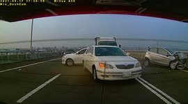 BRUTAL ACCIDENT: Clueless van driver speeding on the highway causes vehicles to spin out and crash (Dashcam Video)