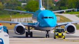 Airline Pilot Throws Something out cockpit window onto taxiway