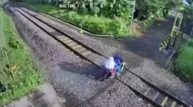 Dramatic moment mother and 2 children get STUCK on level crossing as train approaches