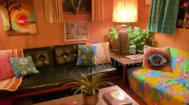 US woman decorates her ENTIRE HOUSE in the style of the 1970s