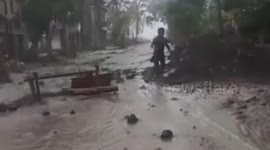 Cold Lava of Mount Semeru Enters Residents' Settlements