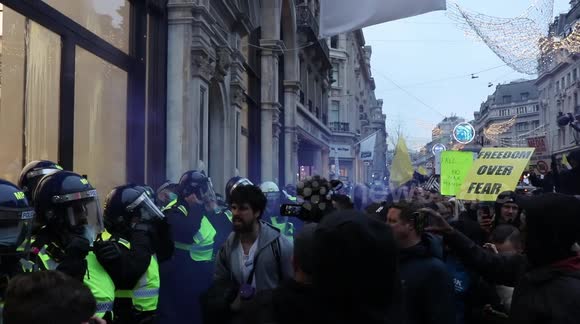 Chaos and confusion as anti-vax passport protesters egg London apple store
