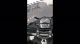 Ninja 650CC high speed run on Indian roads with single hand