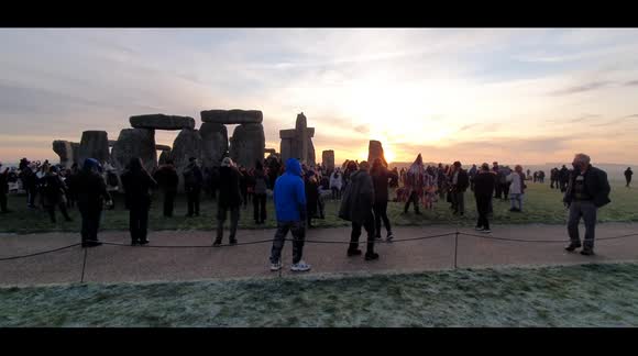 Crowds gather at Stonehenge to get glimpse of solstice sunrise