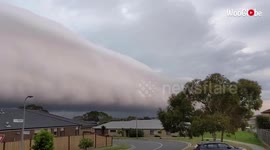 'APOCALYPTIC arcus cloud hangs over Melbourne, Australia *CAPTIVATING SIGHT*
'