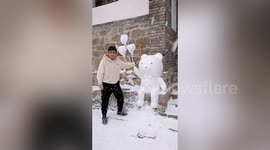 Snow bear built by dad for daughter becomes popular 'selfie' spot