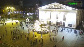 Shocking footage shows Christmas tree toppling in Ukraine's central square