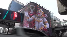 Spectacular 3D billboard amazes shoppers in Bangkok, Thailand