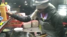 Incredible Indian blindfolded street chef makes perfect food in under one minute