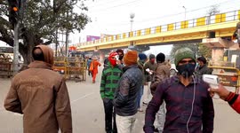 Thousands of people took bath in the Ganges at the time of Covid on the great festival of Makarsankranti in Prayagraj, India
