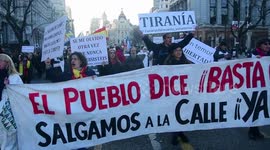 Manifestación antivacuna en las calles del centro de Madrid por el grupo negacionistas chalecos blancos