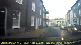 Dash cam - near accident due to other driver not clearing Ice from his windsceen