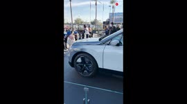 'BMW iX Flow, world's first COLOR-CHANGING CAR, in action at CES 2022 '