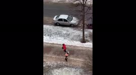 Fierce winds knock people off their feet in Belarus