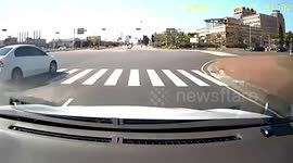 HIT AND RUN: Driver crashes and flees the scene like nothing happened (Dashcam Video)