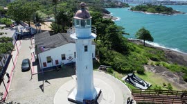 This lighthouse is very beautiful and is well located in a spot where tourists love to visit