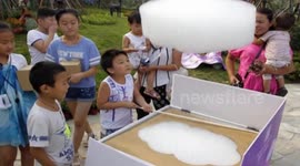 Artificial clouds made to entertain children