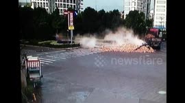 Car narrowly avoids being crushed by bricks