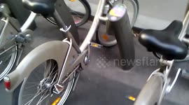 Paris thieves steal city bikes. Unbeknownst to them a witness recorded it.