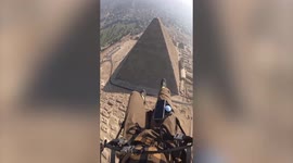 Stunning footage shows paramotor pilot gliding over Egypt's Pyramids and Sphinx