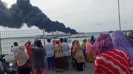 KM Khatijah Meledak dan Terbakar Usai Bongkar Muatan di Pelabuhan Gayam Pulau Sepudi, Sumenep Madura