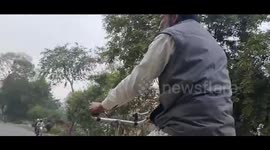 Watch - Cycle mechanic makes a unique 6 feet long and tall cycle from scrap , just to look unique