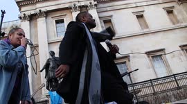 PIERS CORBYN -  RESIST DEFY MOVEMENT @ TRAFALGAR SQUARE - CANADIAN EMBASSY - NATIONAL GALLERY ENTRANCE- PROTEST - 4