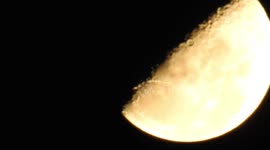 Câmera com maior Zoom do mundo flagra algo na Lua e observa fenômenos naturais