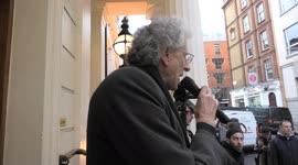 Piers Corbyn makes a police report at Charring Cross Station against Boris Johnson, Chris Witty & Sir Patrick Lawrence