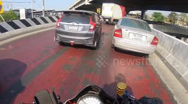 Motorcycle rider helps car driver who ran out of fuel on flyover