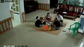 Huge ceiling fan drops on family having lunch in Vietnam