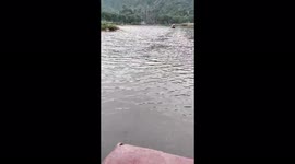 Vietnamese women using their legs to row boats to carry tourists moving quickly on the water