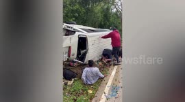 Passengers miraculously survive horror minivan crash in the Philippines