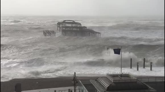 Storm Eunice / Brighton, England.  Brighton West Pier getting battered