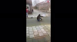 'Storm Eunice's strong winds make skateboards roll down the street by themselves '